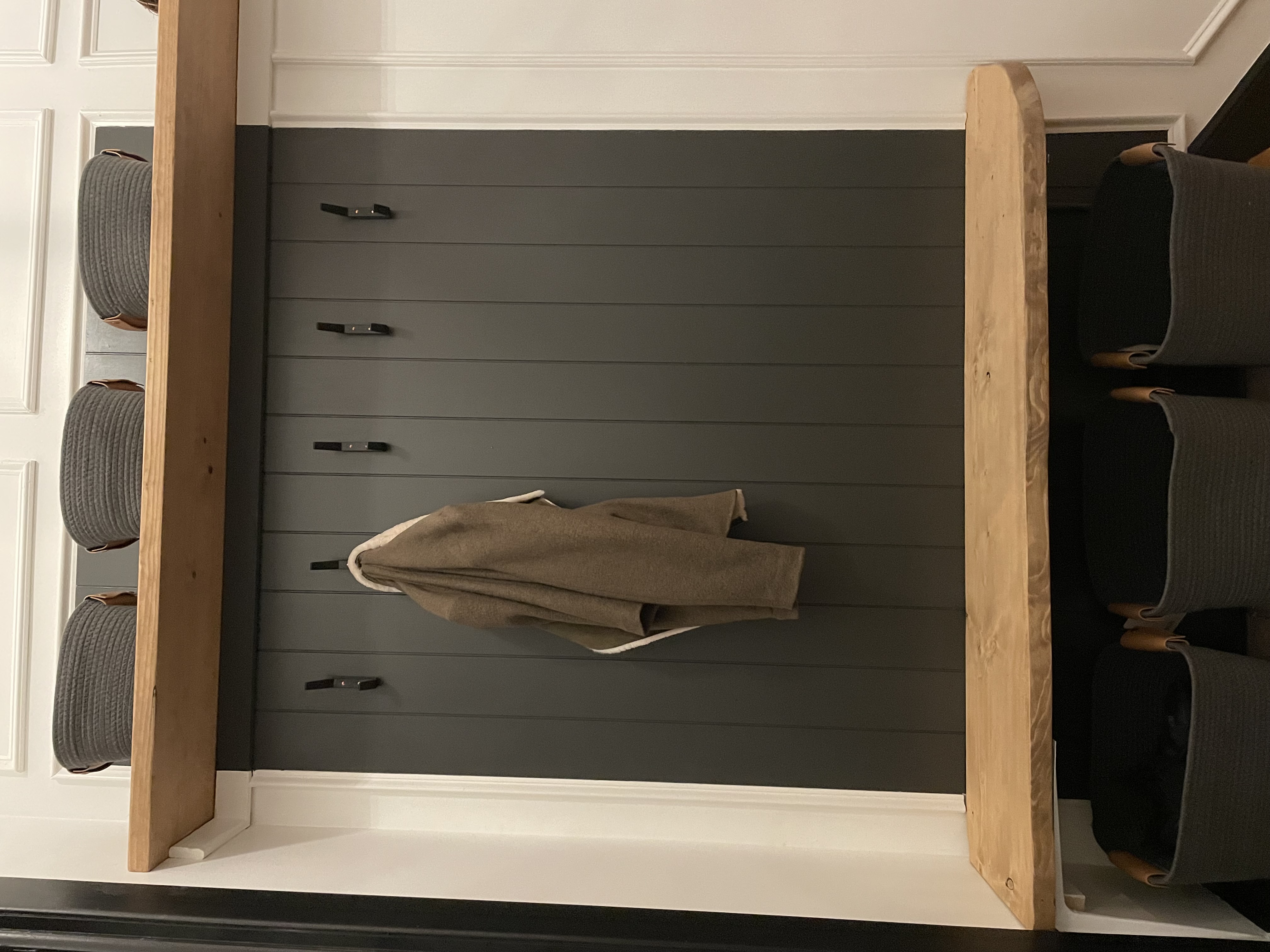 Organized narrow entryway