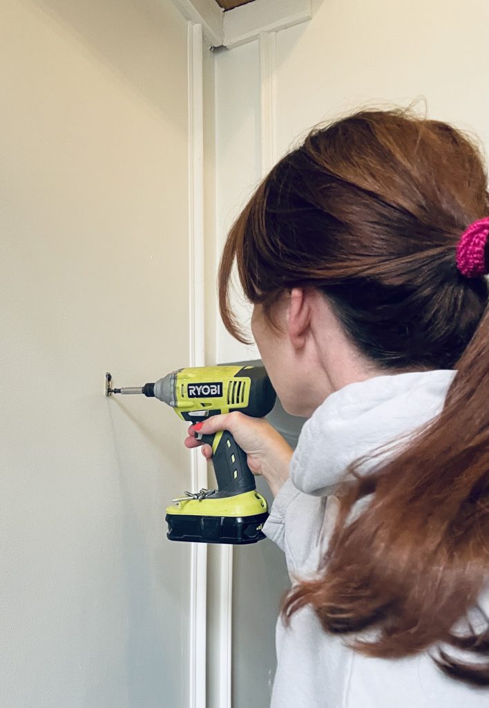 Screwing  in hook bracket