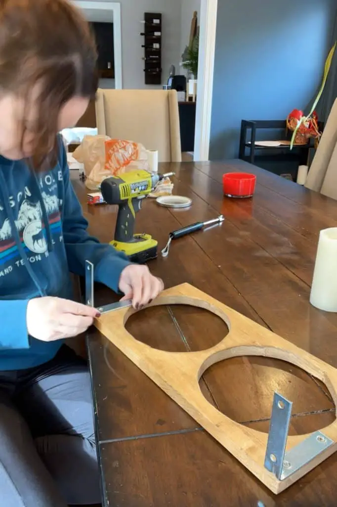 Adding L brackets to board with circle